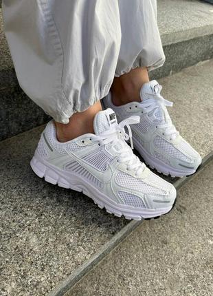 Жіночі кросівки nike zoom vomero 5 white 362 фото