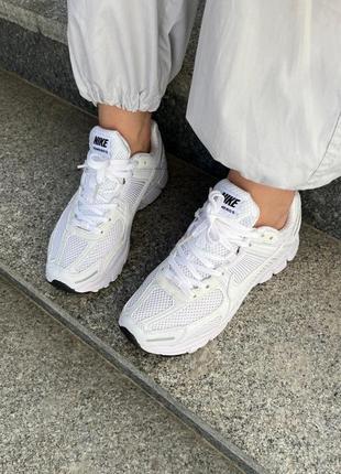 Жіночі кросівки nike zoom vomero 5 white 363 фото