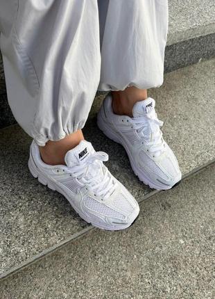 Жіночі кросівки nike zoom vomero 5 white 367 фото