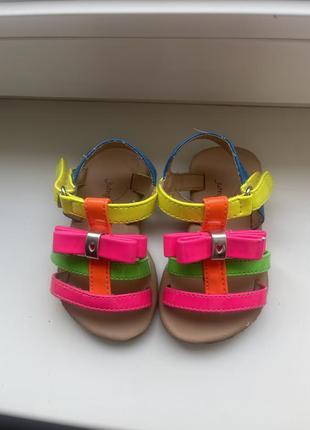 Босоножки на девочку