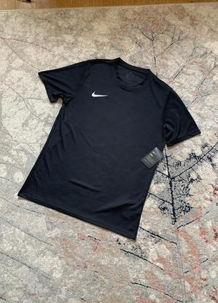 Спортивна футболка nike dri-fit