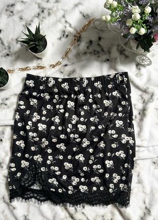 Юбочка с ромашками с вырезом сбоку