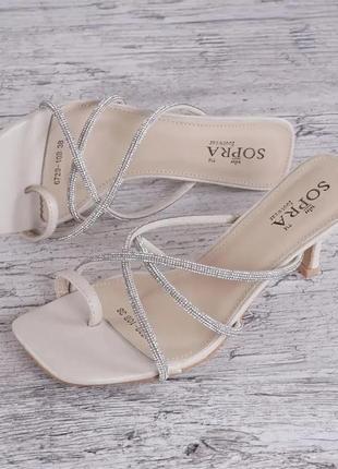 Босоніжки базові бежеві за стразами sopra турція на підборах