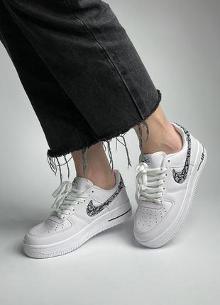 Женские кроссовки nike air force 1 low white/black swoosh.4 фото