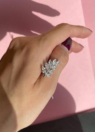 Серебряная брошь веточка в камнях