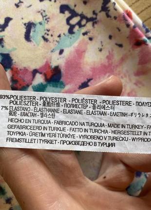 Яркая мини юбка bershka с цветочным принтом4 фото