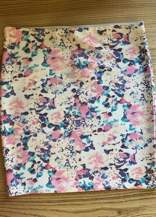 Яркая мини юбка bershka с цветочным принтом2 фото