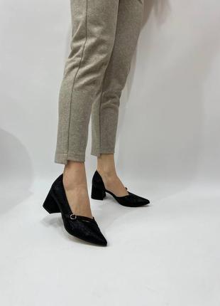 Черные праздничные туфли с острым носком с блестками6 фото