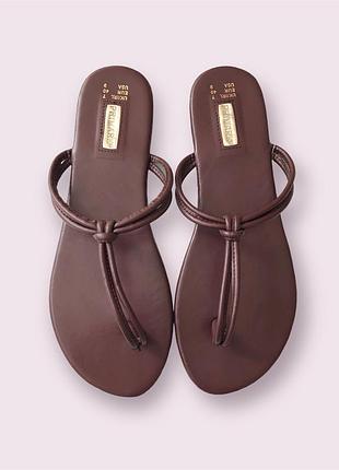 Шлепанцы в стиле bottega vneta. бренд primark