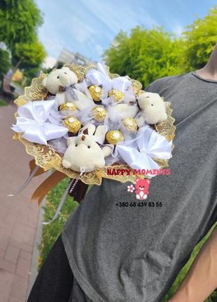 Букет из конфет ferrero rocher и мягких игрушек, плюшевый мишка, плюшевая мышка4 фото