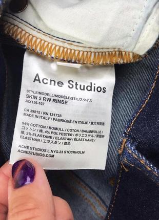 Зауженные джинсы acne studios темно-синего цвета8 фото
