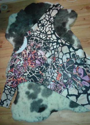 Трикотажное платьеце оригинального дизайна. р.м