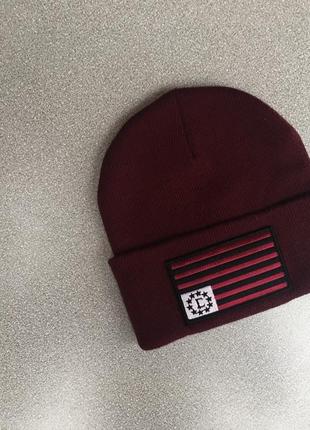Новая зимняя шапка бордового цвета1 фото
