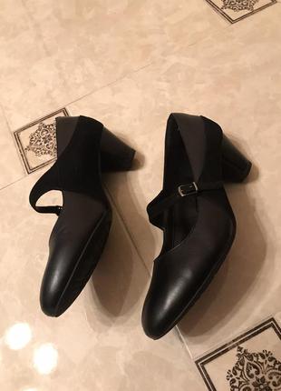 Черные кожаные туфли clarks очень удобные2 фото