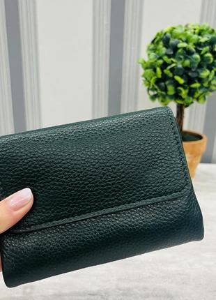 Жіночий маленький стильний шкіряний гаманець у зеленому кольорі