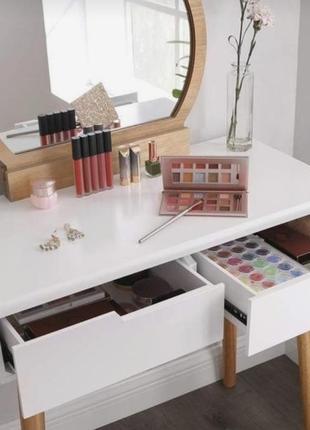 Туалетний столик
