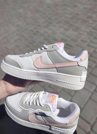 Модні, класичні кросівки найк форс nike air force 1 shadow white grey pink сіро-рожеві3 фото