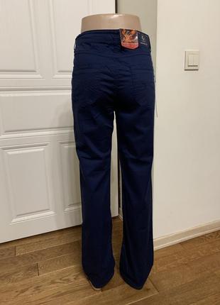 Классические женские брюки прямого кроя синие5 фото