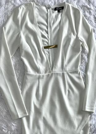 Стильное белое платье missguided с золотой вставкой и имитацией запаха3 фото