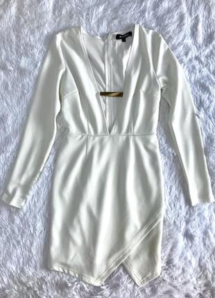 Стильное белое платье missguided с золотой вставкой и имитацией запаха7 фото