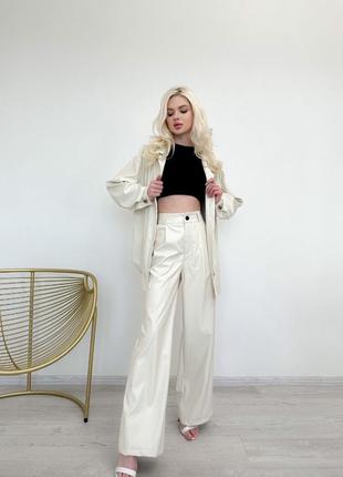 Шикарный кожаный комплект костюм кремовый черный брюки штаны палаццо широкие рубашка кофта кардиган оверсайз