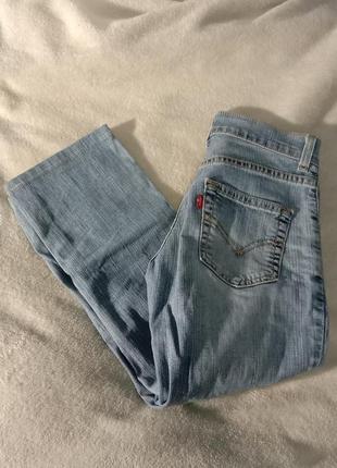 Джинсы levi's укороченные