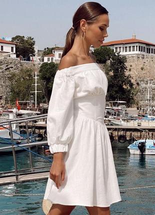 Чарівна біла бавовняна сукня з корсетом та відкритими плечима