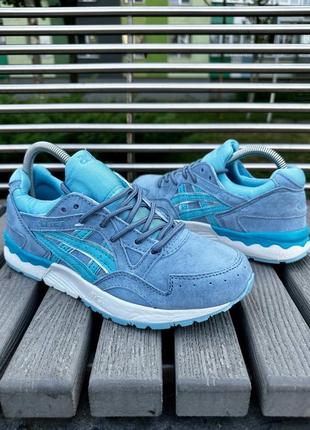 Жіночі кросівки asics