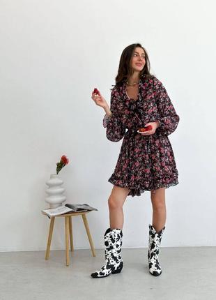 Стильне шифонове плаття коротке з квітковим принтом з рюшами приталене довгі рукава сукня...