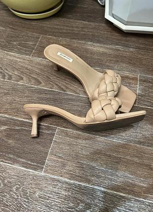 Продам мюлі  stradivarius