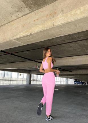 Спортивний жіночий костюм короткий топ штани джогери зручний комплект чорний білий молочний рожевий блакитний найк nike10 фото