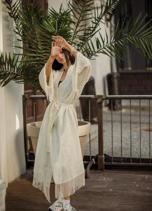 Белое платье на запах с поясом в стиле кимоно с бахромой эксклюзивного фасона из льна6 фото