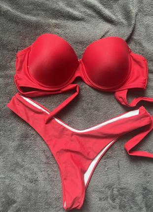 Купальник раздельный бандо с мягкой чашкой без бретелек, бразилиана