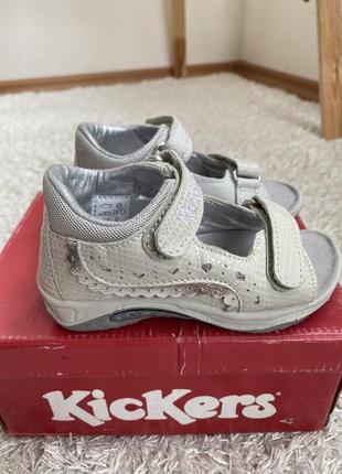 Босоножки кожаные kickers, оригинал в коробке!