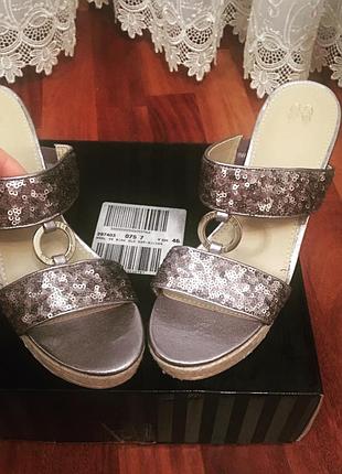 Шикарні на танкетці вікторія сікрет