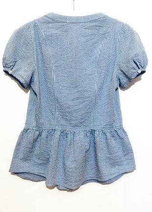 S-m коротка блакитна блуза на гудзиках блузка з воланом внизу3 фото
