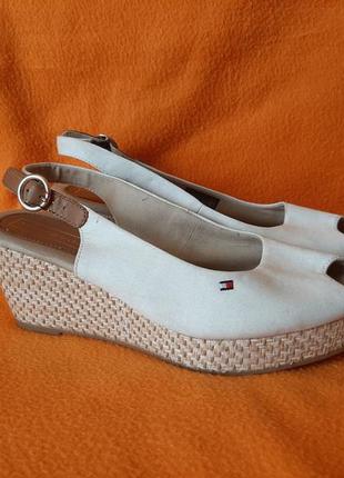 Tommy hilfiger босоніжки р.37-38 устілка 24,5см