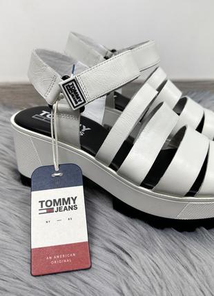 Новые кожаные босоножки tommy jeans7 фото