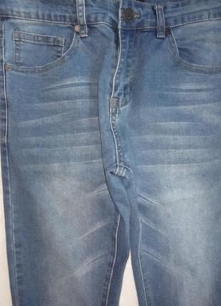 Крассные джинсы с необработаными краями10 фото