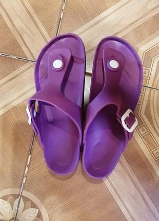 Шлепки резиновые.