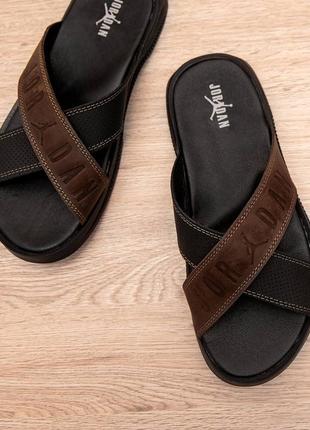 Шкіряні шльопанці