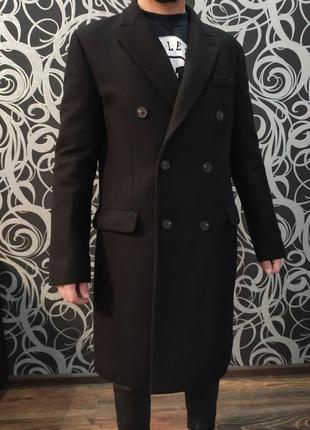 Стильне чоловіче пальто.4 фото