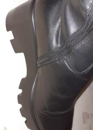 Зимові чоботи шкіряні ботфорти на платформі низький каблук6 фото