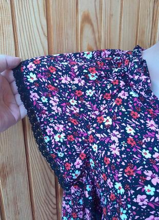 Стильная вискозная блуза в мелкий цветочный принт6 фото