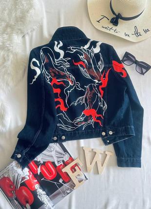 Джинсовая эксклюзивная курточка с авторским рисунком "карпы"