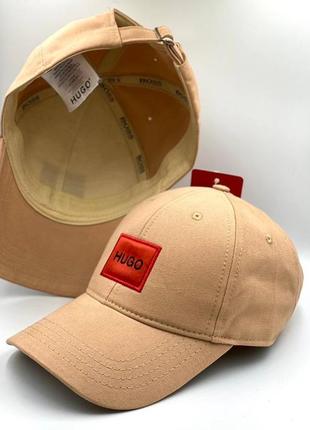 Кепка трекер с принтом бренд бежевая турция бейсболка унісекс с надписью бренда бежева