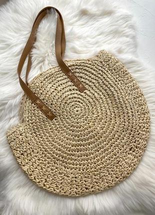 Плетеная круглая сумка-шоппер из рафии