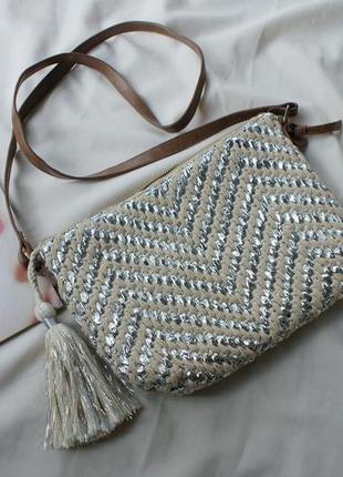 Актуальна плетена літня сумочка від monsoon