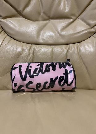 Силиконовая косметичка victoria secret.