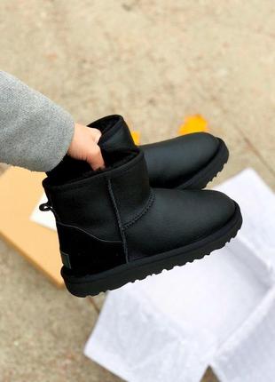 Прекрасные кожаные ugg mini в черном цвете с теплым мехом  (осень-зима-весна)😍4 фото